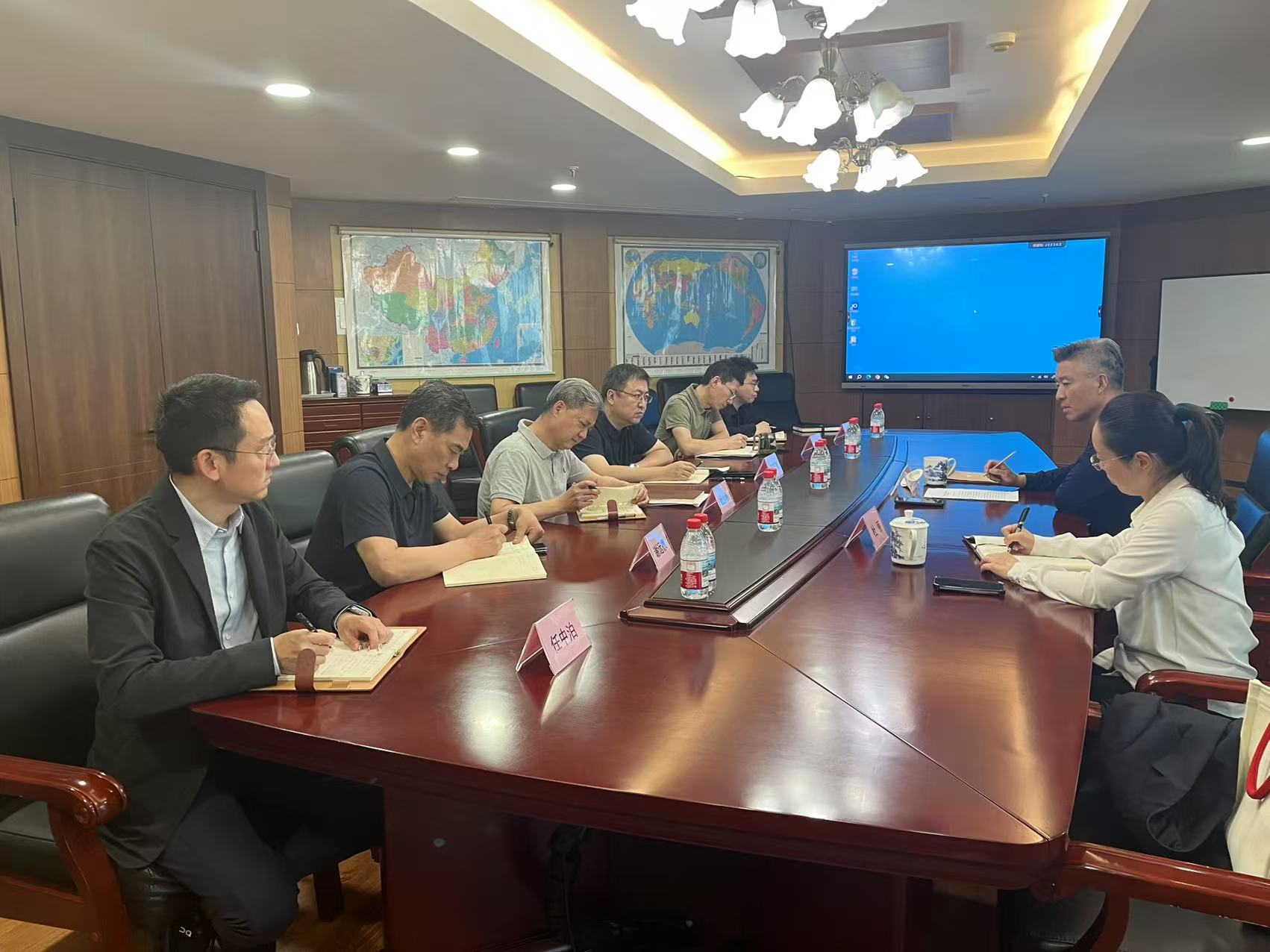 中国地质党委副书记王庆祝赴中国地矿讲授专题党课并开展贸易业务调研